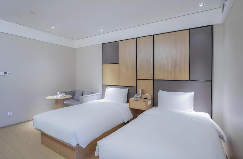 Ji Chaoyangmen Hotel 4*