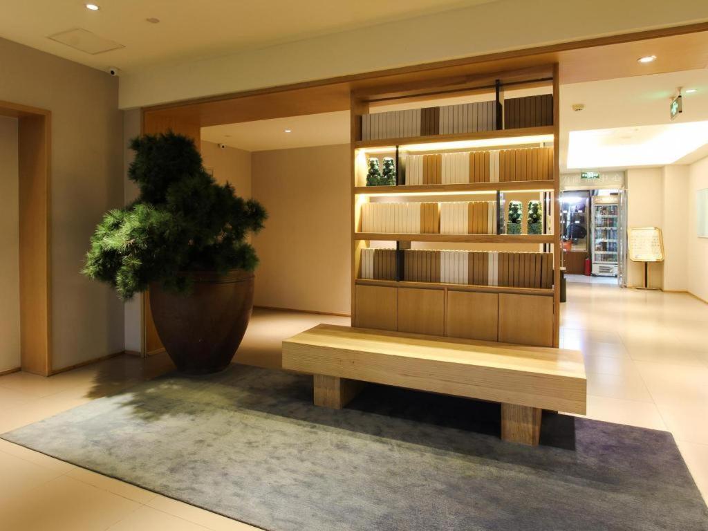 Ji Chaoyangmen Hotel 4*