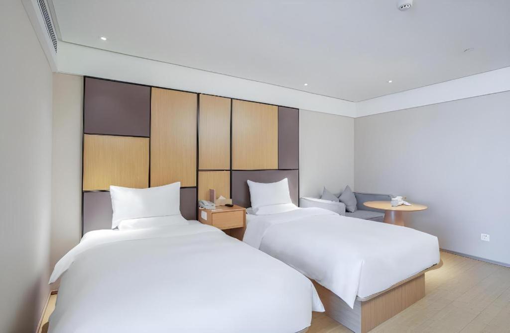 Ji Chaoyangmen Hotel 4*