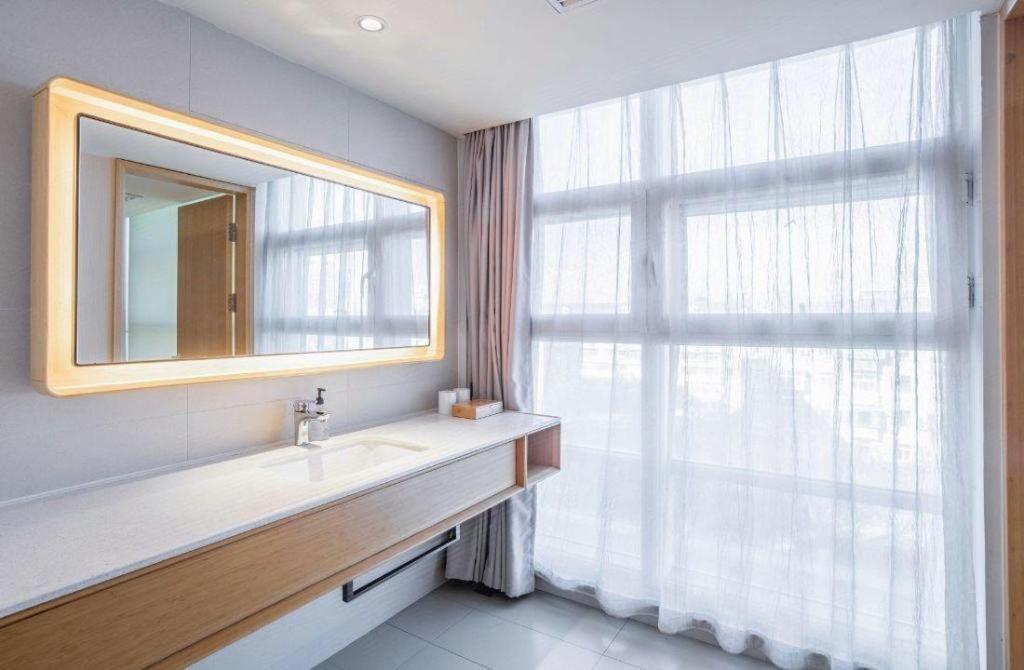 Ji Chaoyangmen Hotel 4*