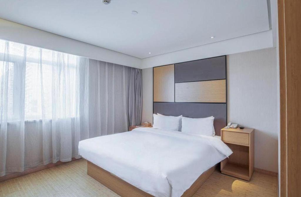 Hotel Ji Chaoyangmen 4*