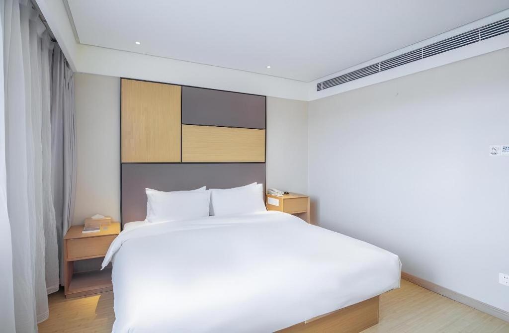 Ji Chaoyangmen Hotel 4*