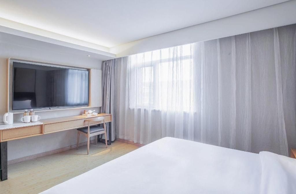 Ji Chaoyangmen Hotel 4*