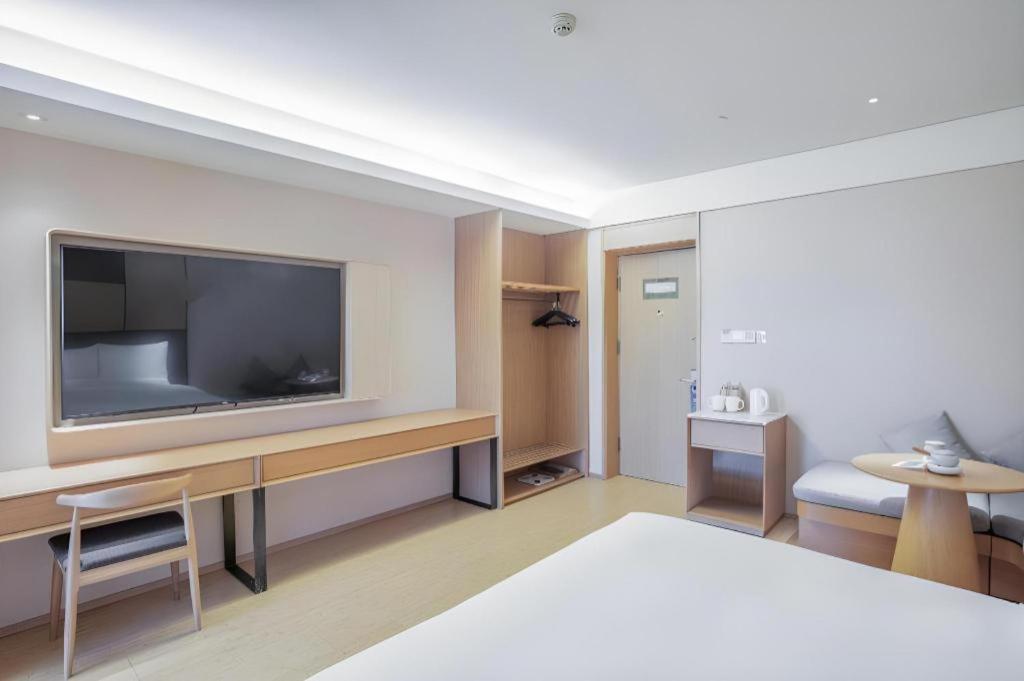 Hotel Ji Chaoyangmen 4*